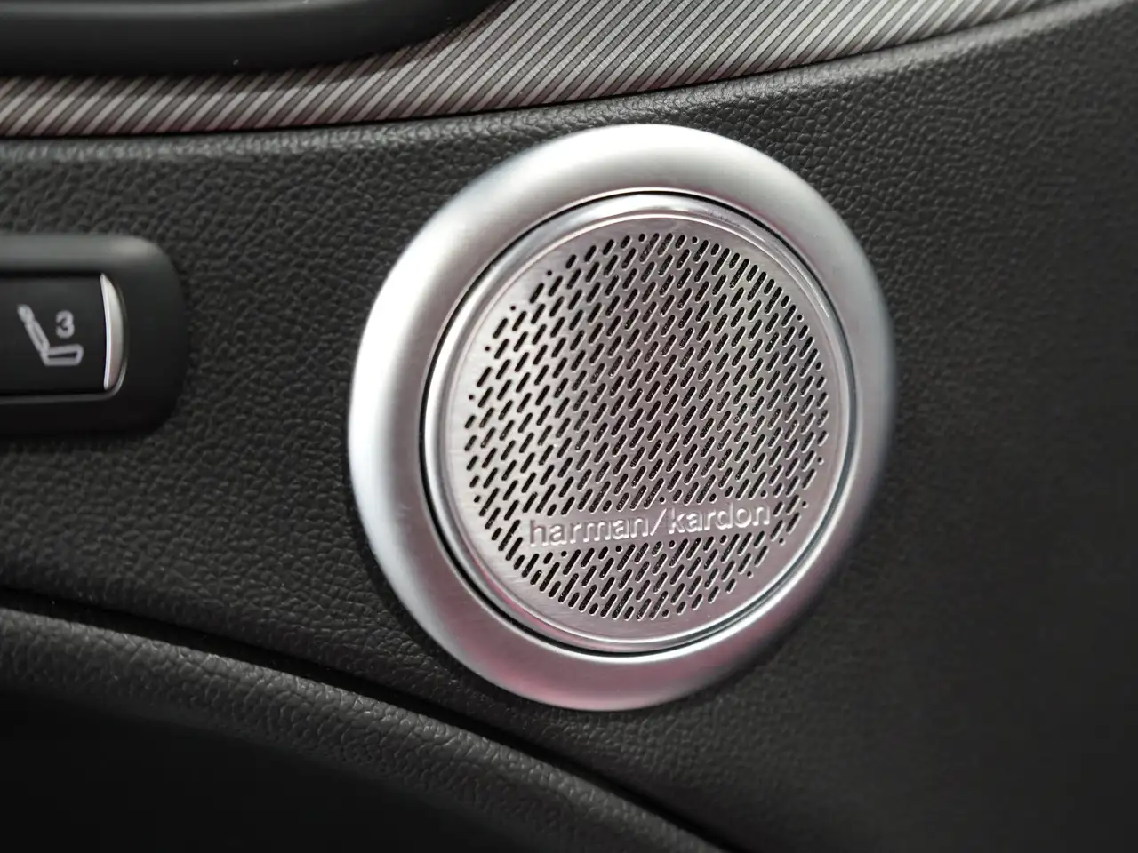 Alfa Romeo Stelvio photo Alfa Romeo Stelvio