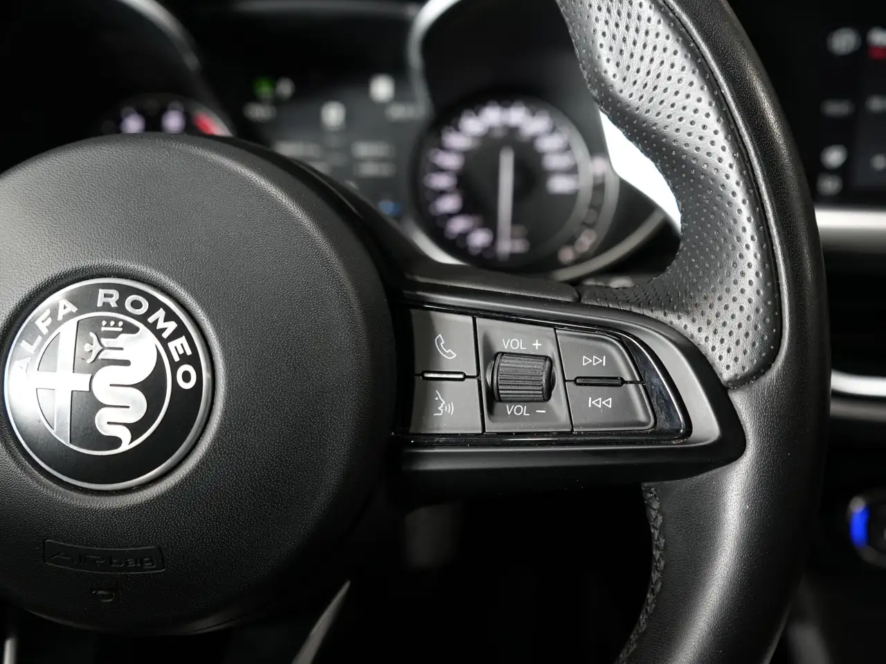 Alfa Romeo Stelvio photo Alfa Romeo Stelvio