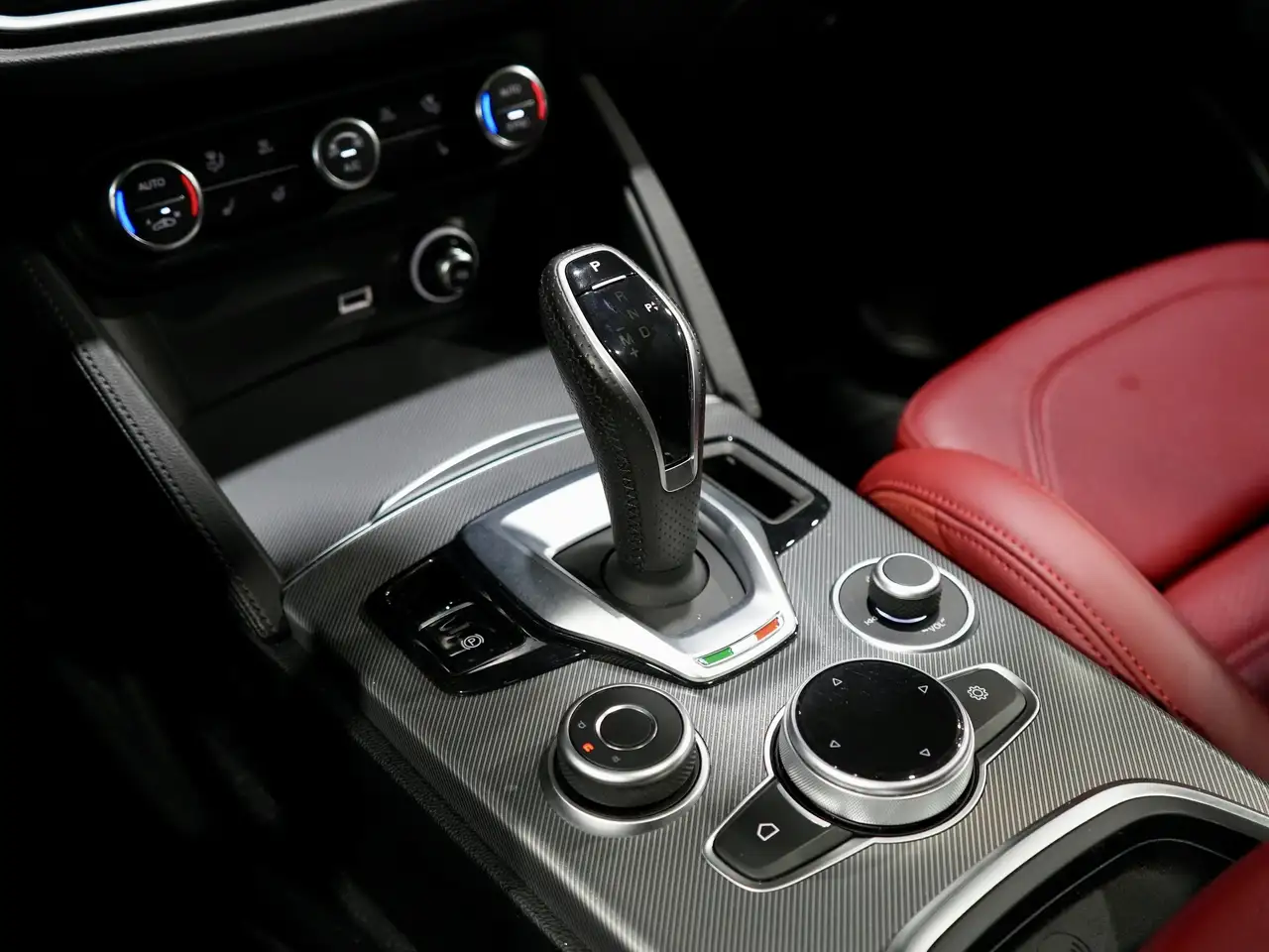 Alfa Romeo Stelvio photo Alfa Romeo Stelvio