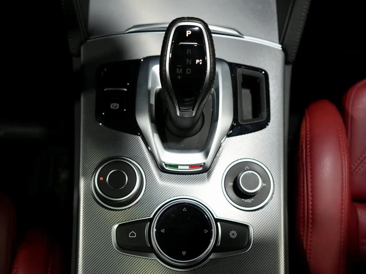 Alfa Romeo Stelvio photo Alfa Romeo Stelvio