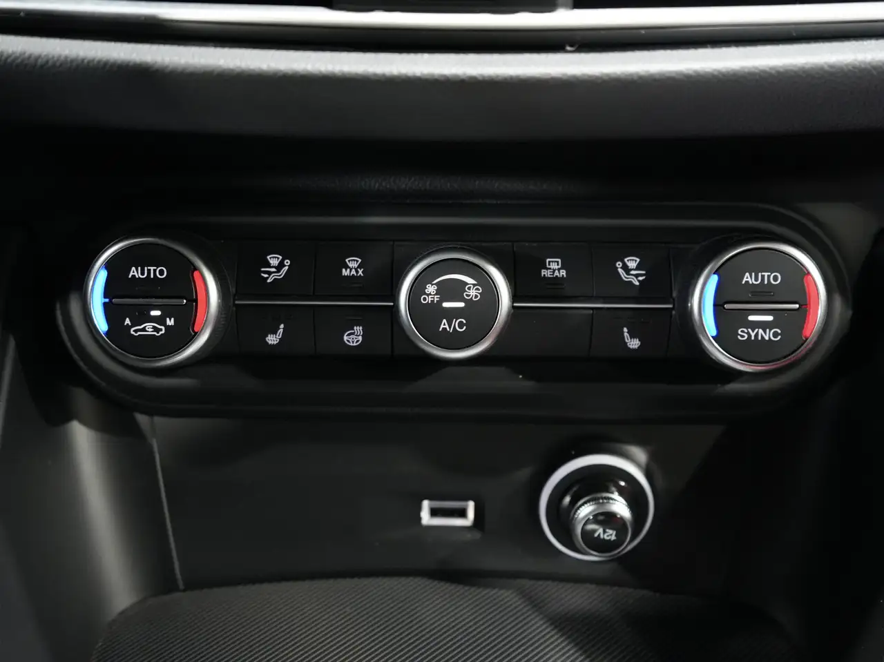 Alfa Romeo Stelvio photo Alfa Romeo Stelvio