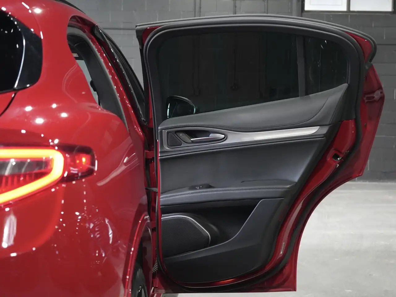 Alfa Romeo Stelvio photo Alfa Romeo Stelvio
