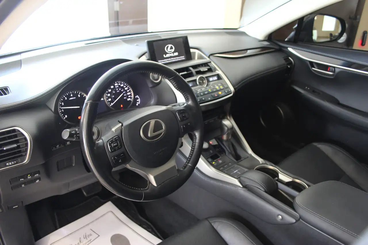 Lexus NX снимка Lexus NX