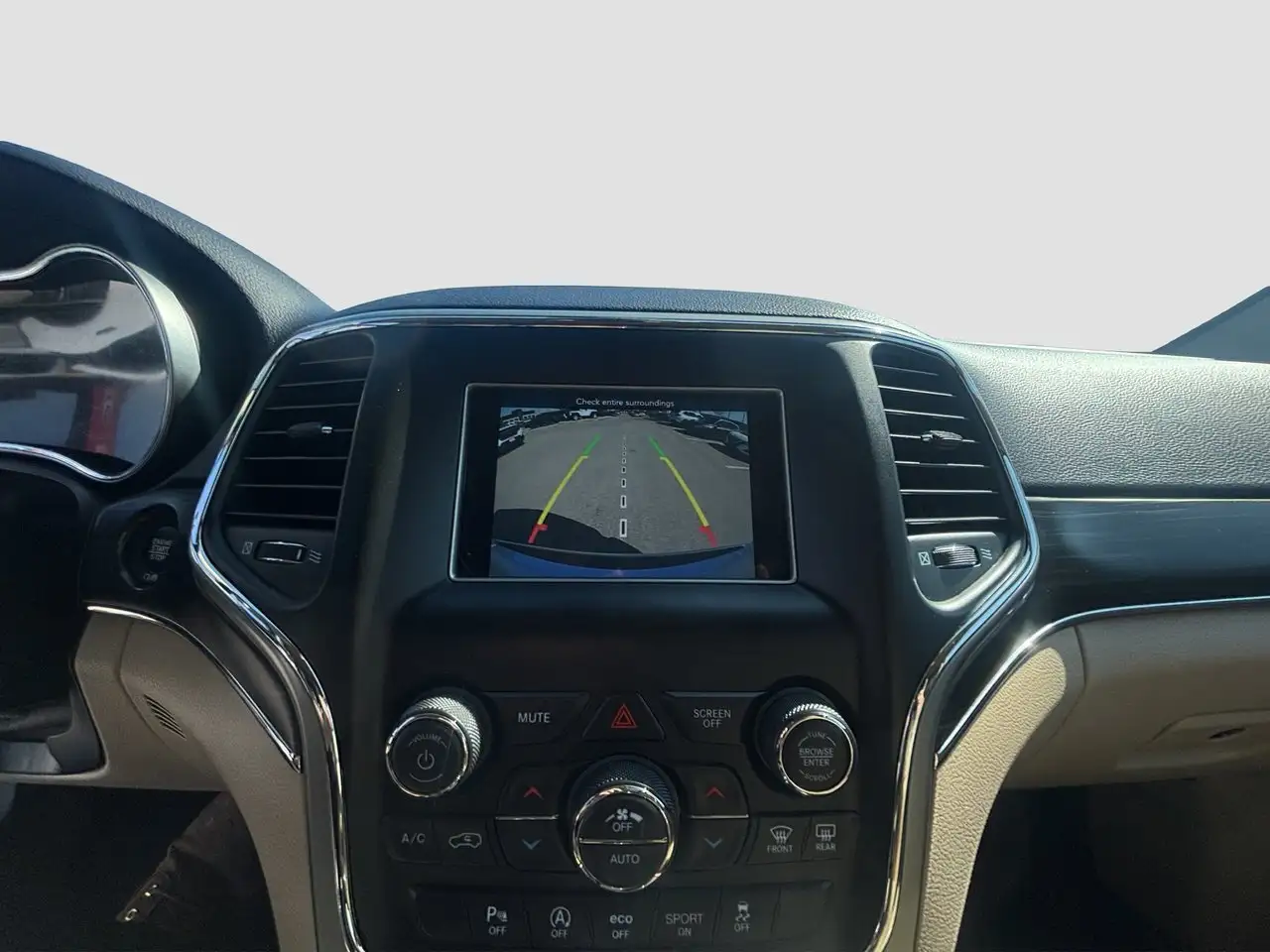 Jeep Grand Cherokee снимка Jeep Grand Cherokee