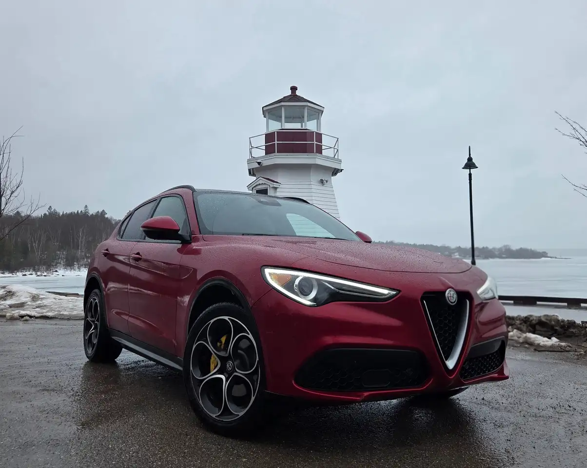 Alfa Romeo Stelvio photo Alfa Romeo Stelvio