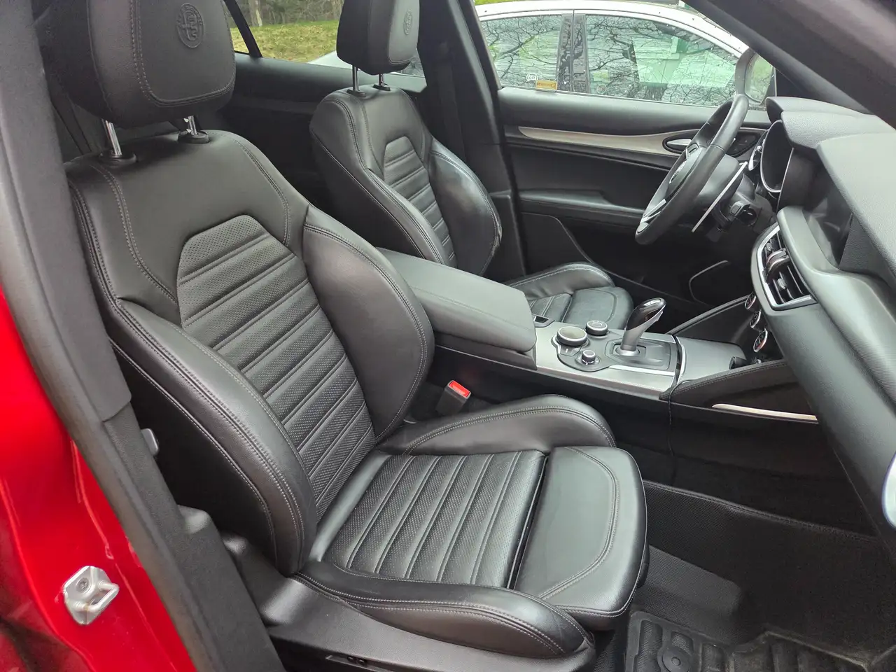 Alfa Romeo Stelvio photo Alfa Romeo Stelvio