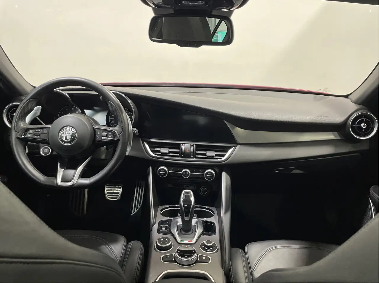 Alfa Romeo Giulia photo Alfa Romeo Giulia