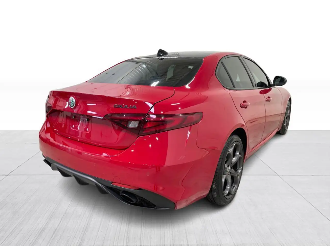 Alfa Romeo Giulia photo Alfa Romeo Giulia