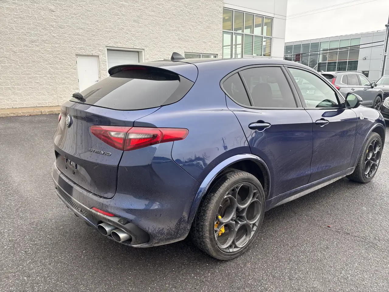 Alfa Romeo Stelvio снимка Alfa Romeo Stelvio