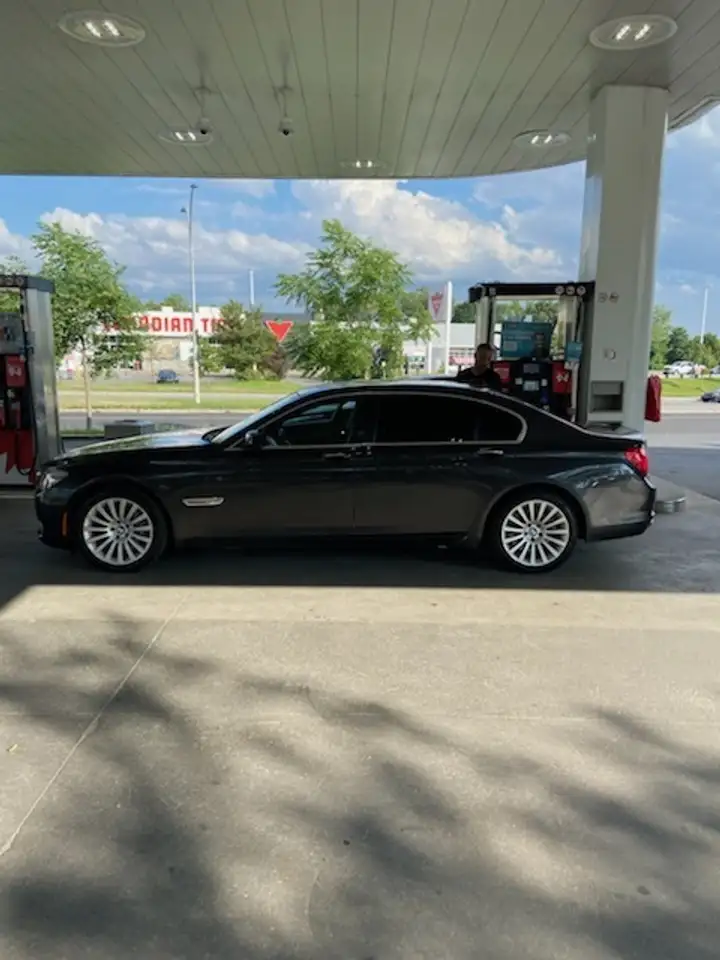 BMW 7 Series photo BMW 7 Series