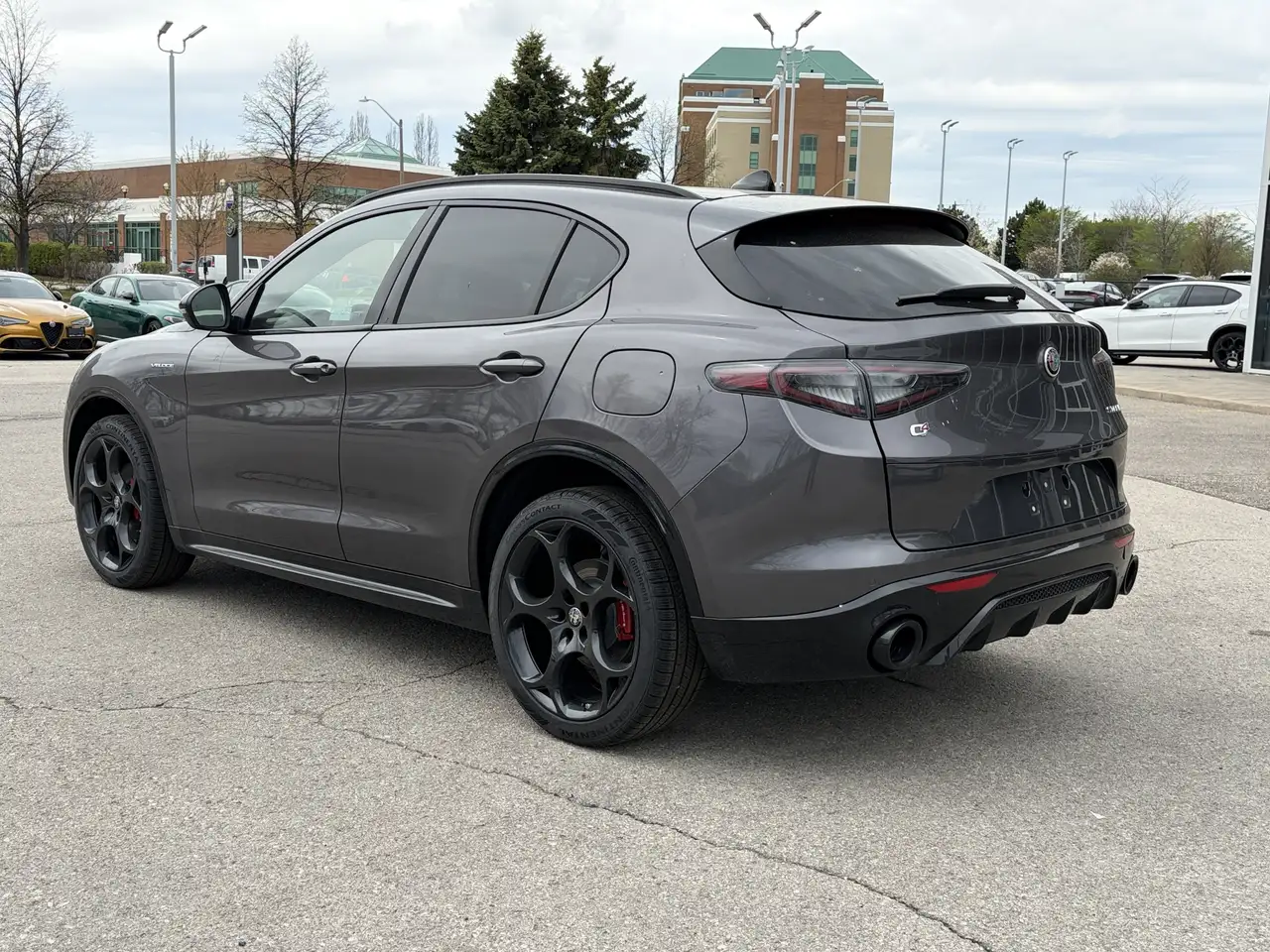 Alfa Romeo Stelvio снимка Alfa Romeo Stelvio