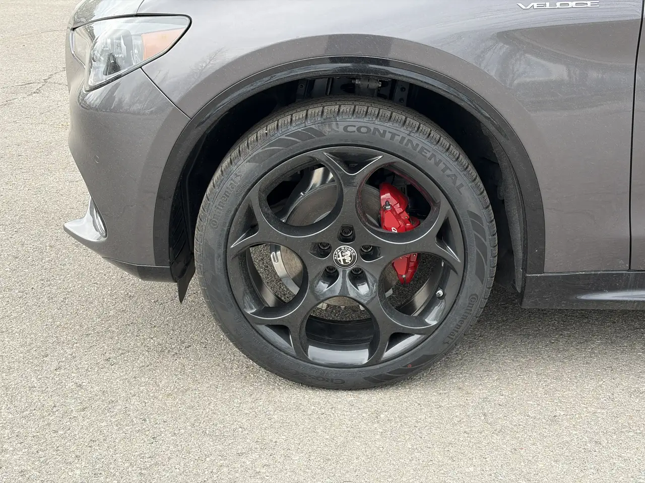 Alfa Romeo Stelvio снимка Alfa Romeo Stelvio