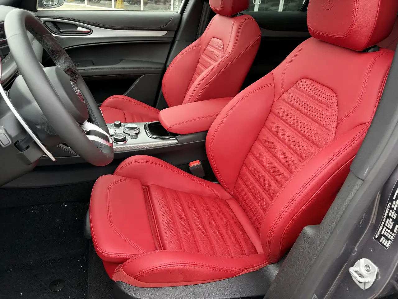 Alfa Romeo Stelvio снимка Alfa Romeo Stelvio