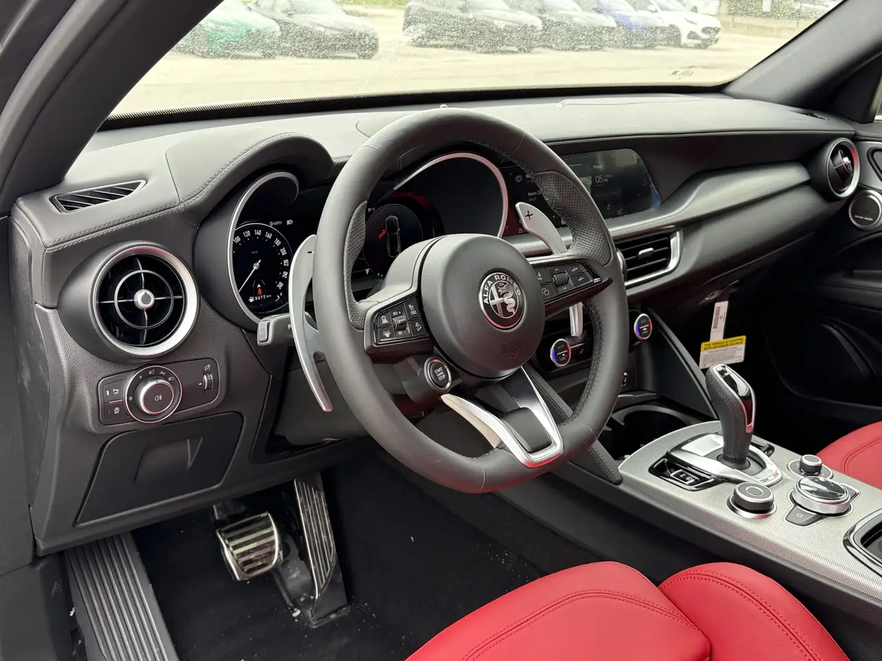 Alfa Romeo Stelvio снимка Alfa Romeo Stelvio