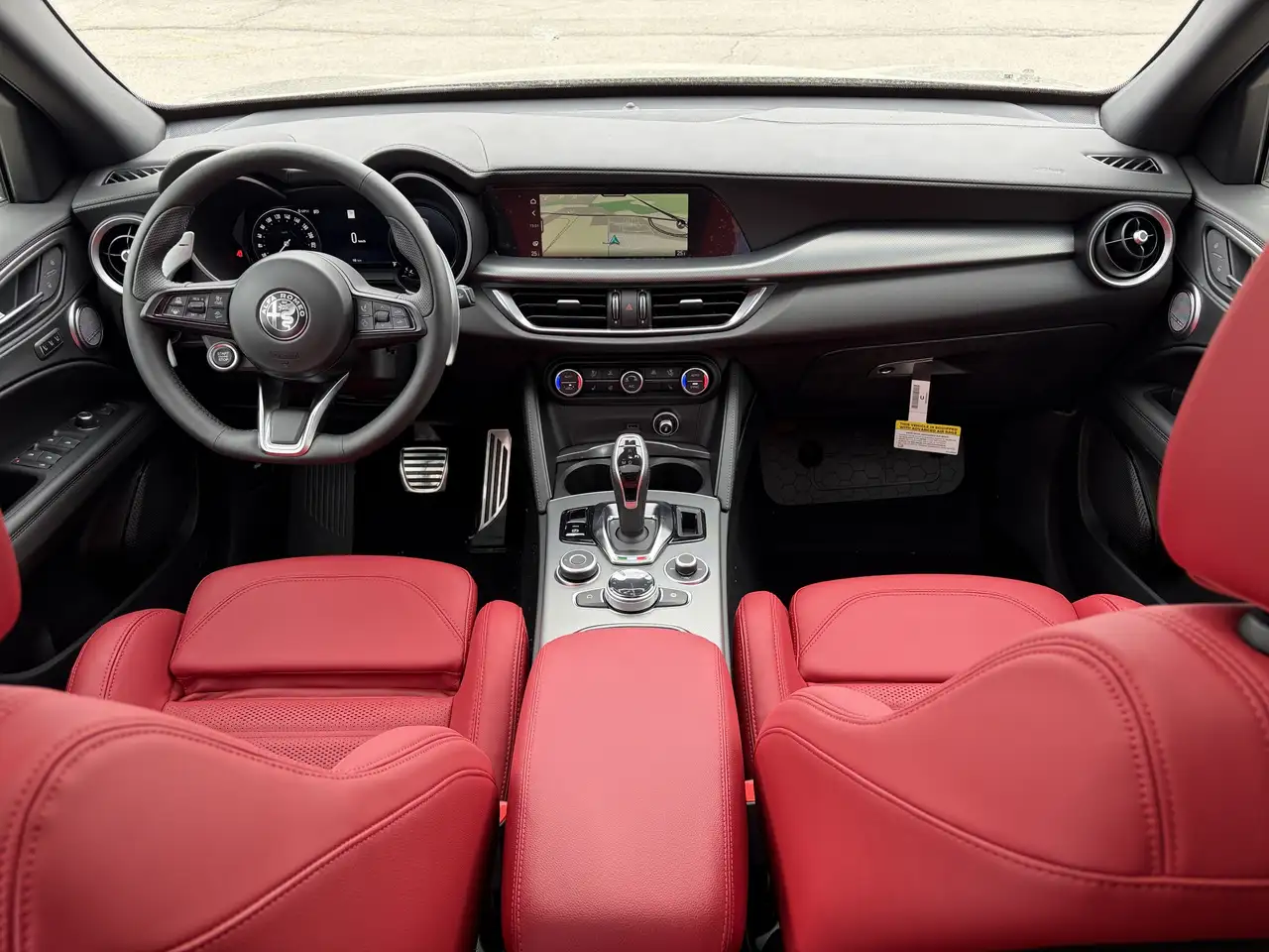 Alfa Romeo Stelvio снимка Alfa Romeo Stelvio
