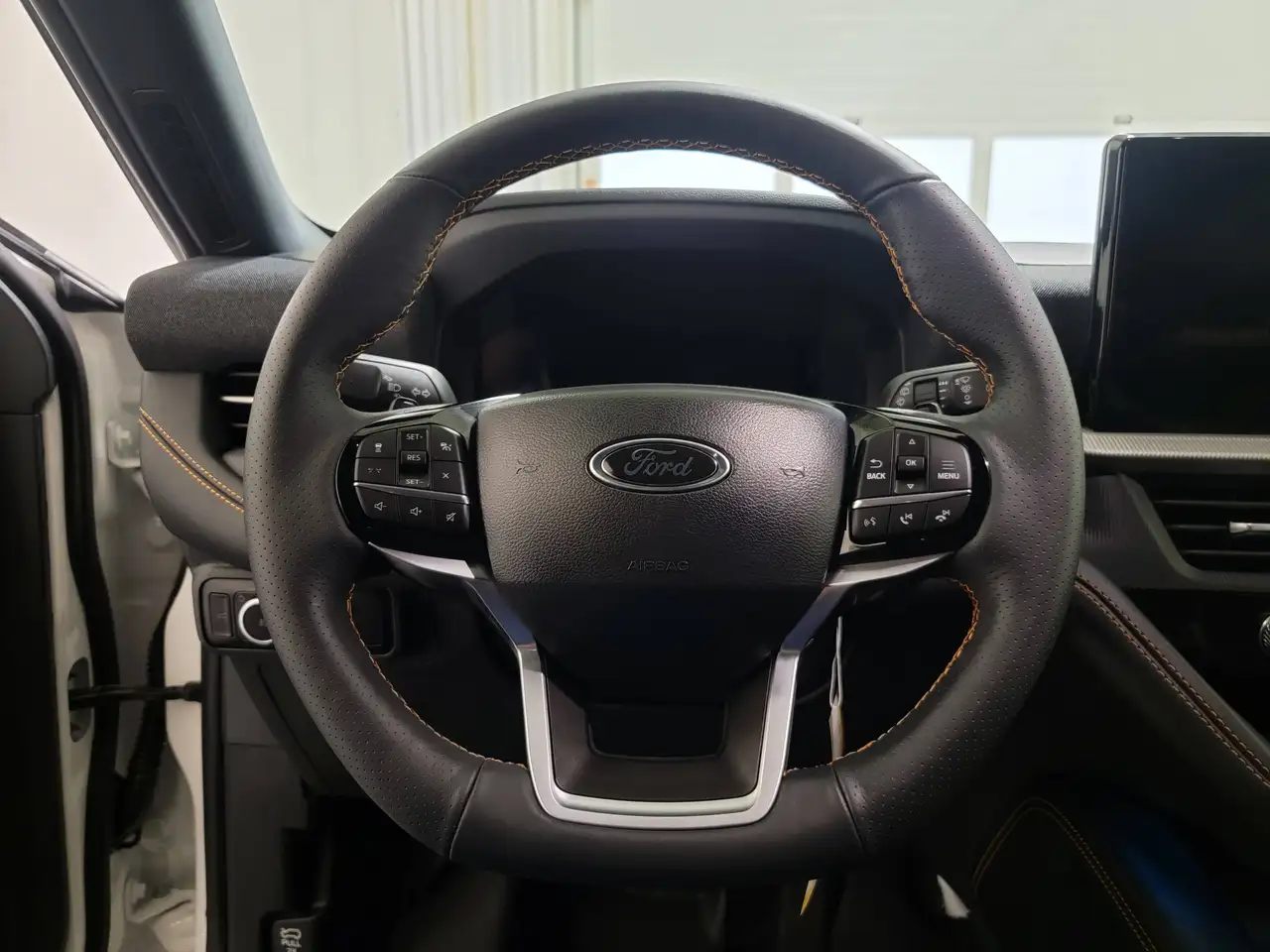 Ford Explorer photo Ford Explorer
