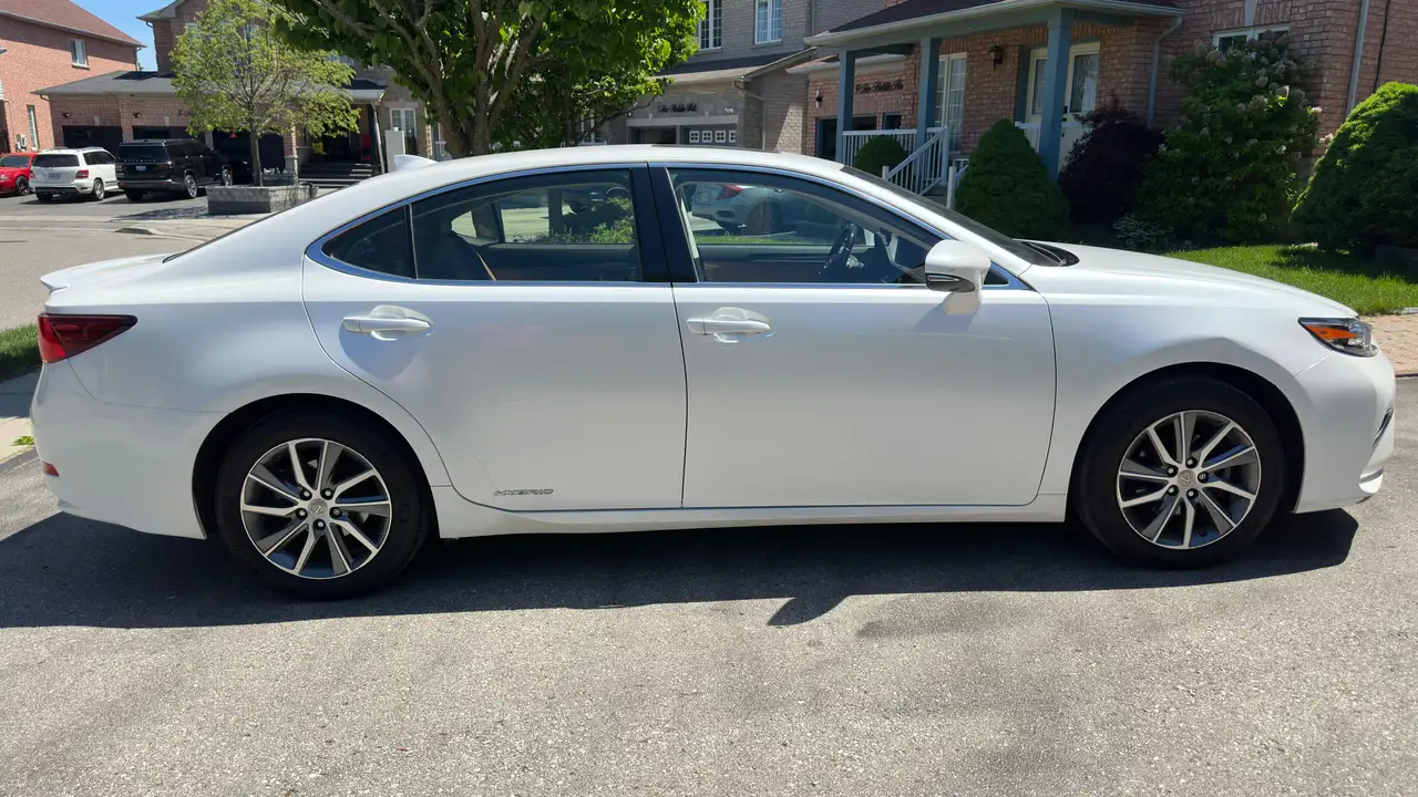 Lexus ES снимка Lexus ES