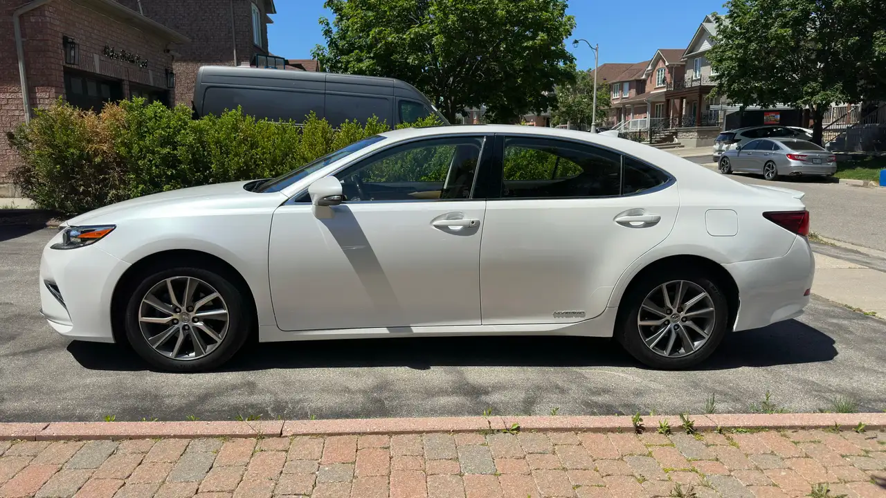 Lexus ES снимка Lexus ES