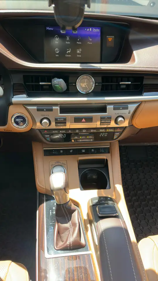 Lexus ES снимка Lexus ES
