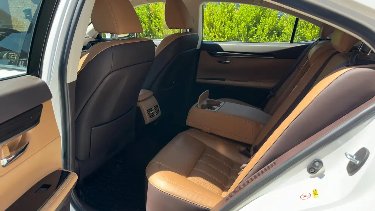 Lexus ES снимка Lexus ES