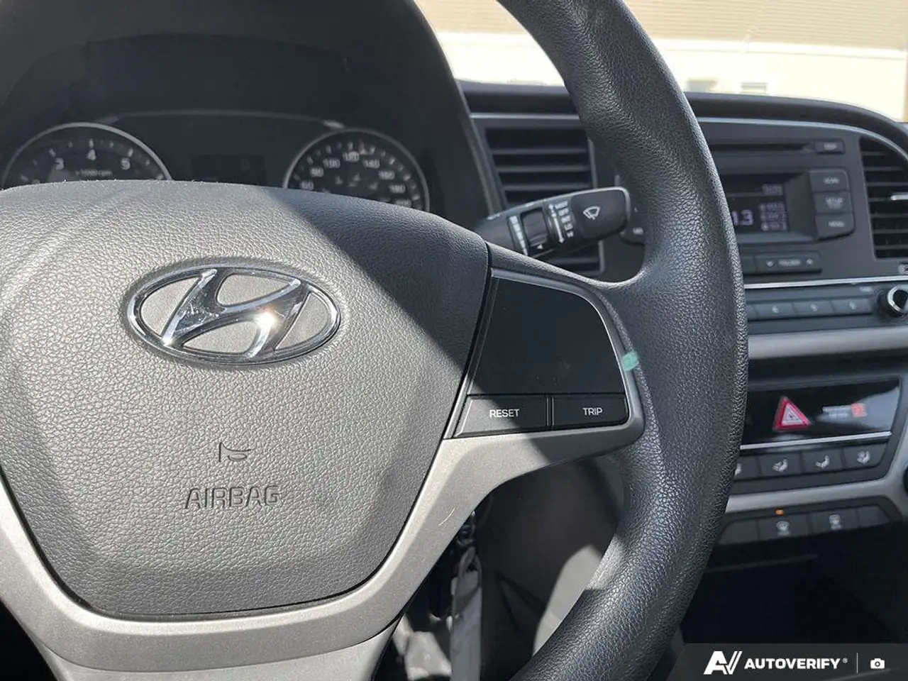 Hyundai ELANTRA снимка Hyundai ELANTRA