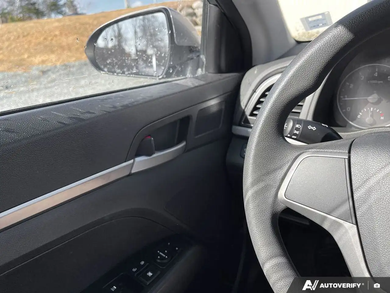 Hyundai ELANTRA снимка Hyundai ELANTRA