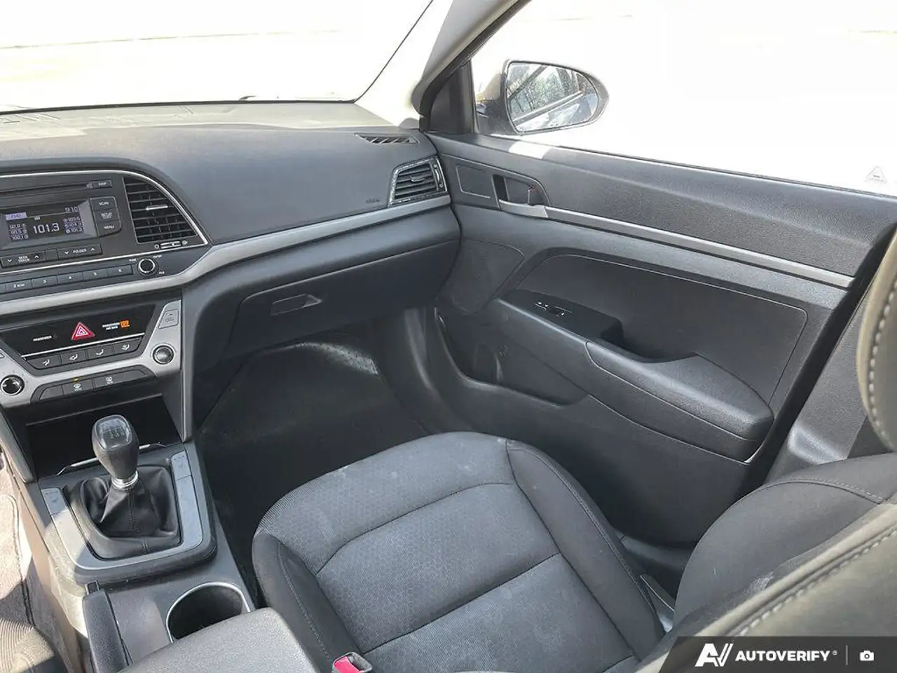 Hyundai ELANTRA снимка Hyundai ELANTRA