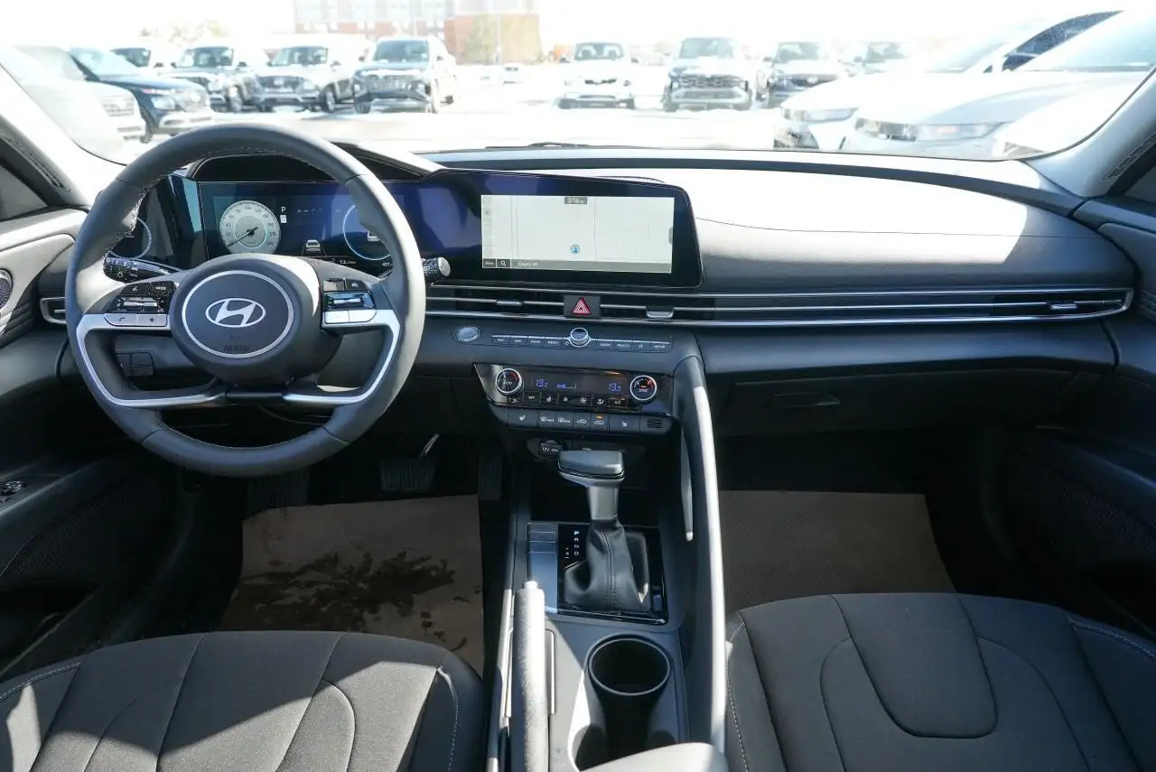 Hyundai ELANTRA снимка Hyundai ELANTRA