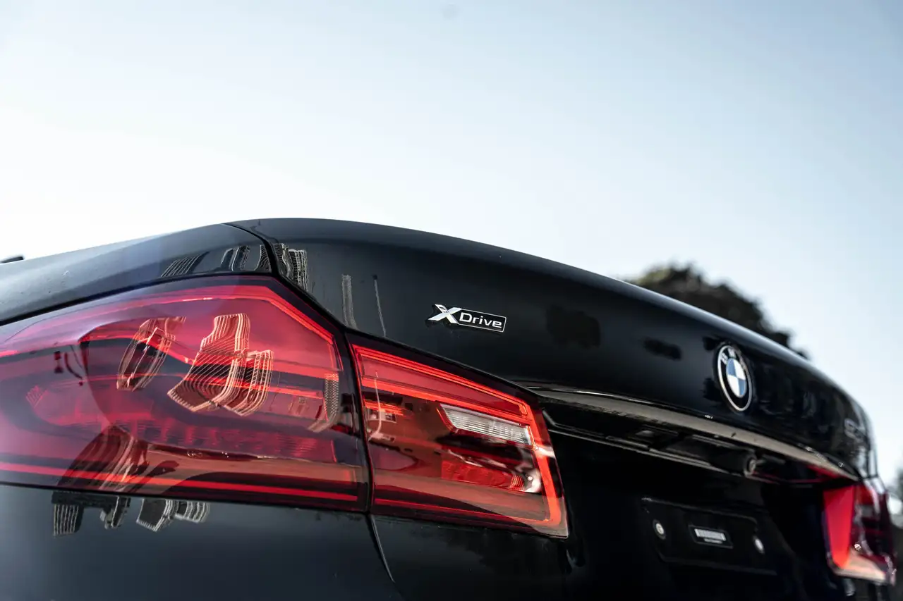 BMW 5 Series снимка BMW 5 Series