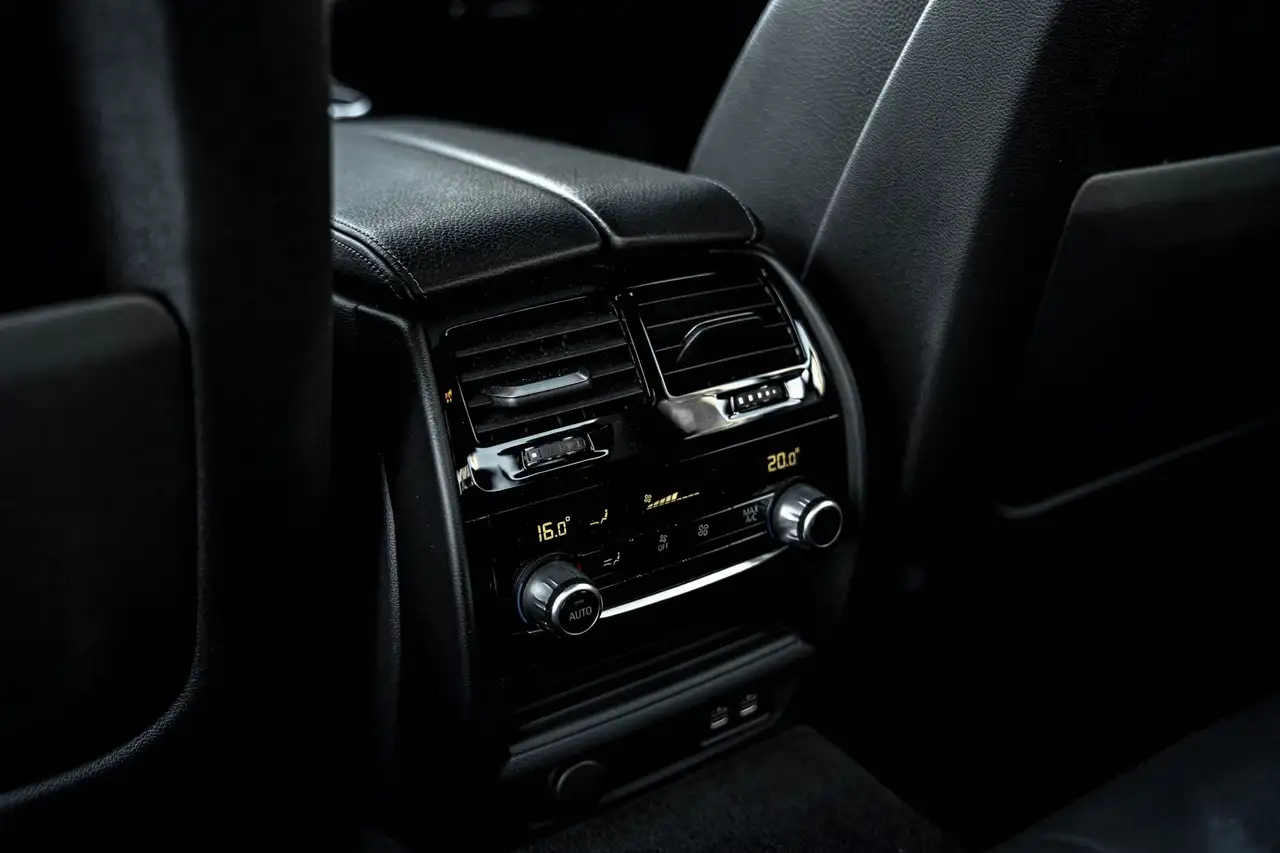 BMW 5 Series снимка BMW 5 Series