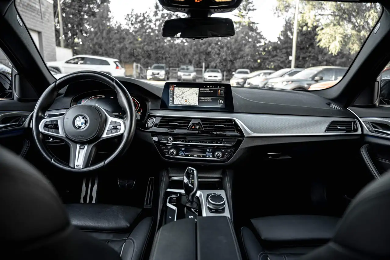 BMW 5 Series снимка BMW 5 Series