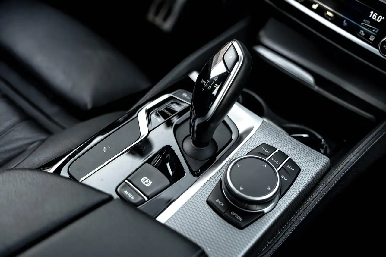 BMW 5 Series снимка BMW 5 Series