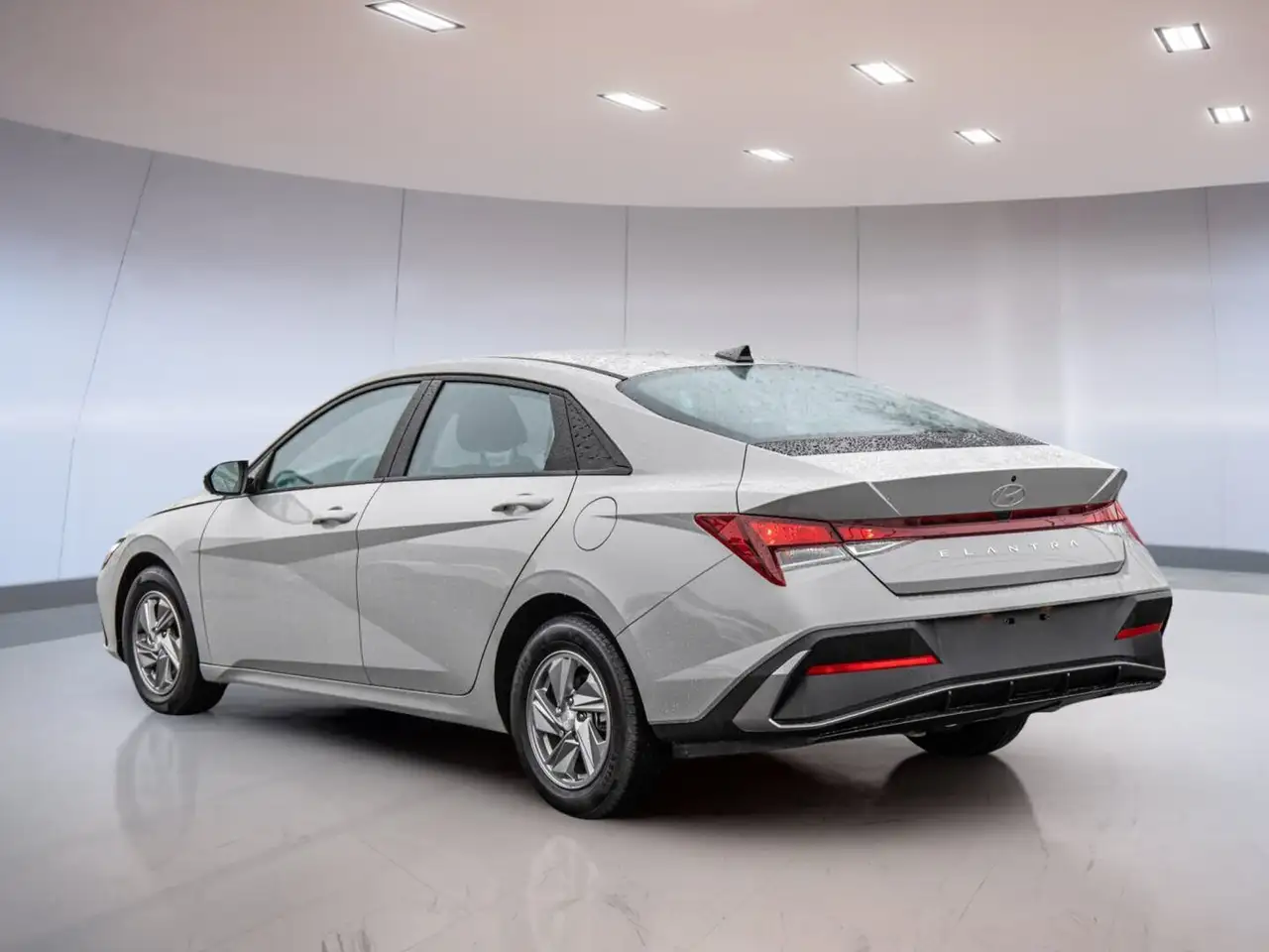 Hyundai ELANTRA fotografie Hyundai ELANTRA