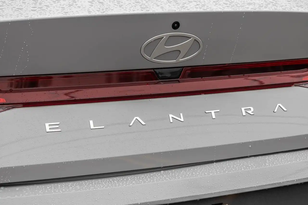 Hyundai ELANTRA fotografie Hyundai ELANTRA