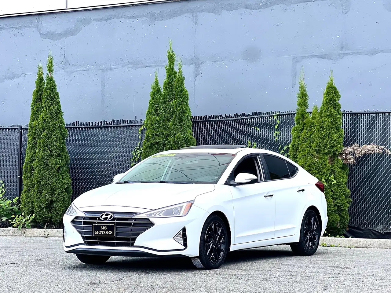 Hyundai ELANTRA photo Hyundai ELANTRA