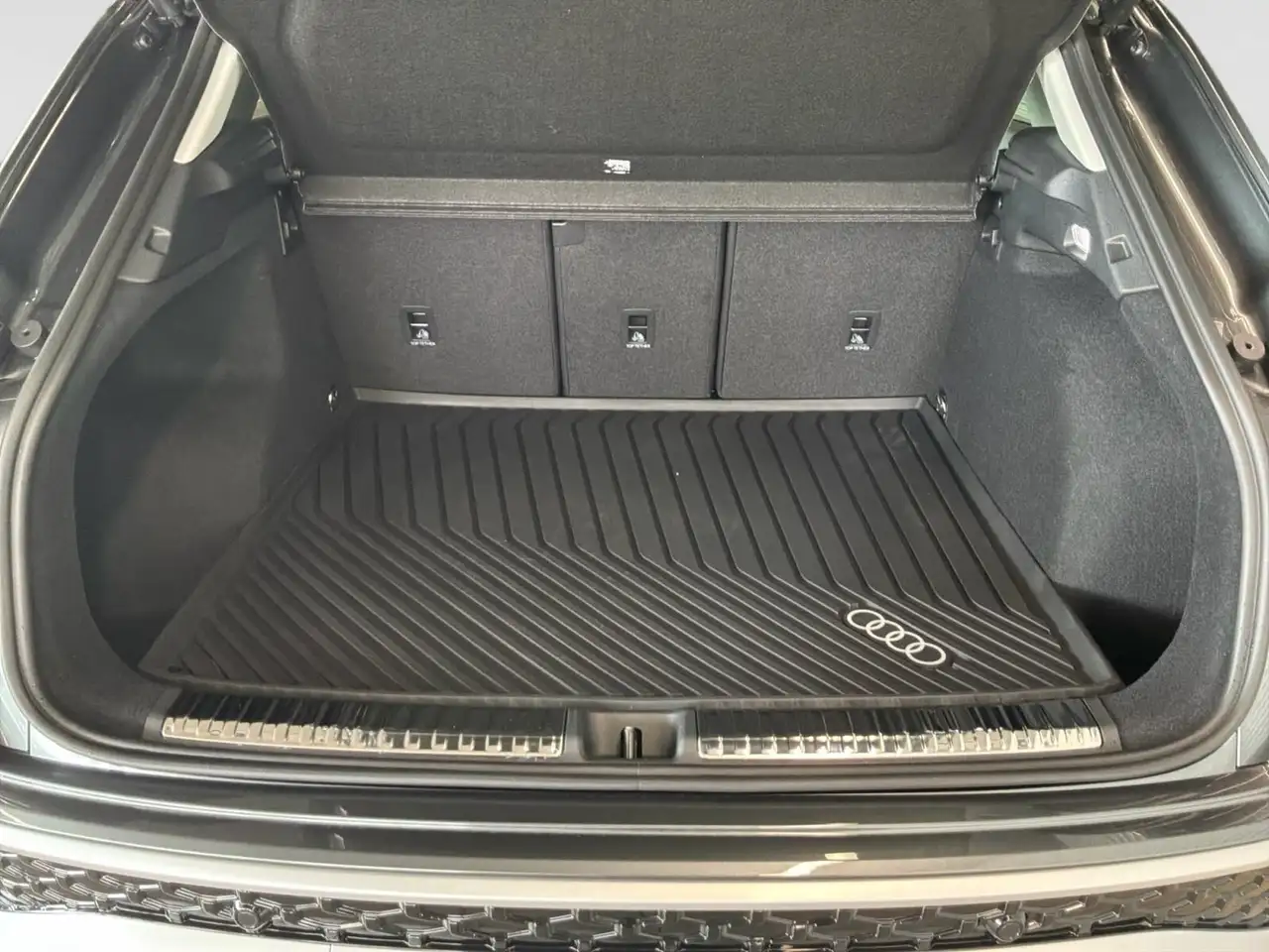 Audi Q3 снимка Audi Q3