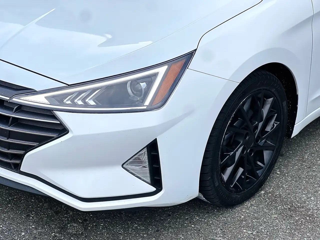 Hyundai ELANTRA photo Hyundai ELANTRA