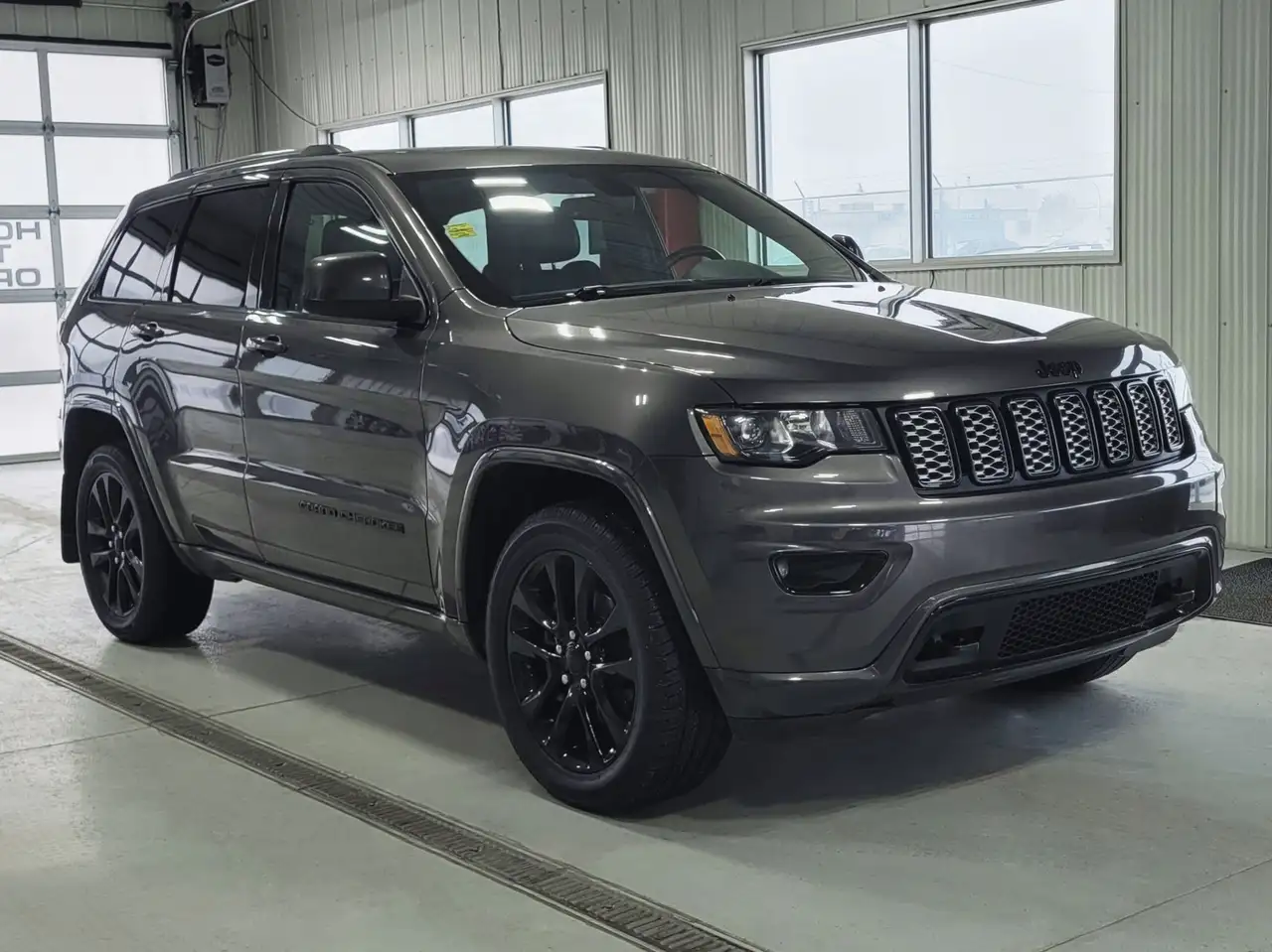 Jeep Grand Cherokee снимка Jeep Grand Cherokee