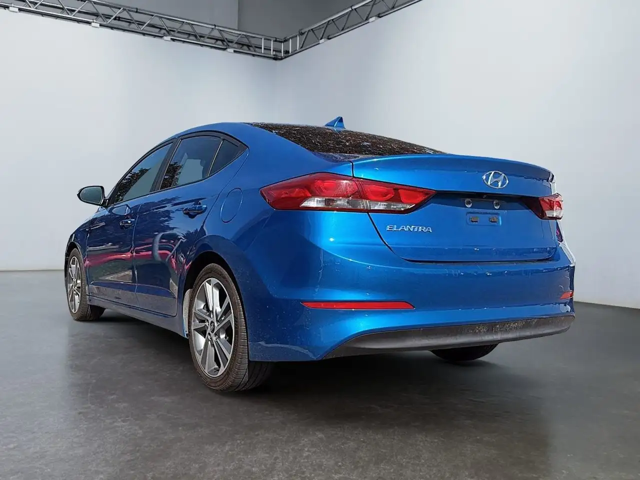 Hyundai ELANTRA снимка Hyundai ELANTRA