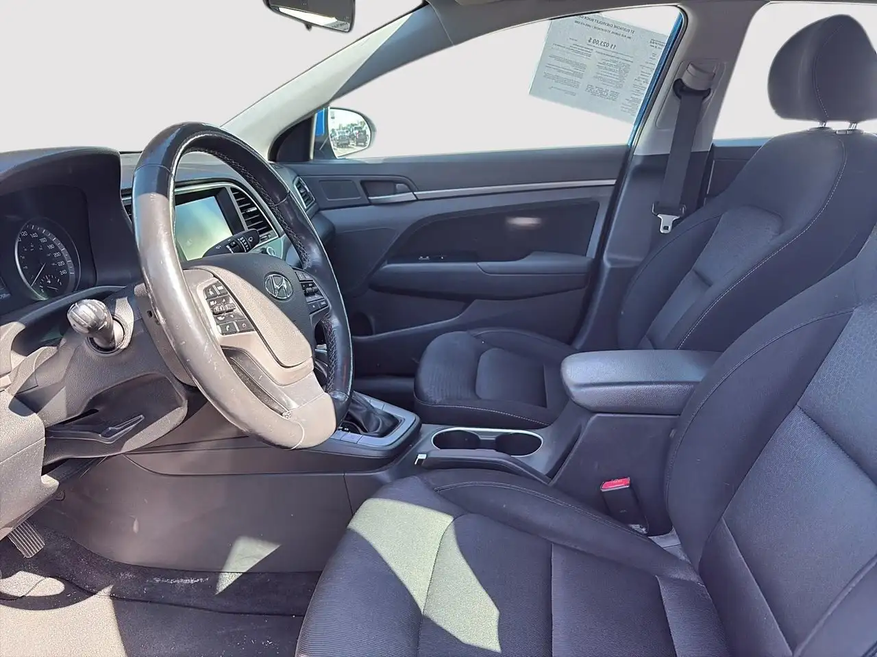 Hyundai ELANTRA снимка Hyundai ELANTRA