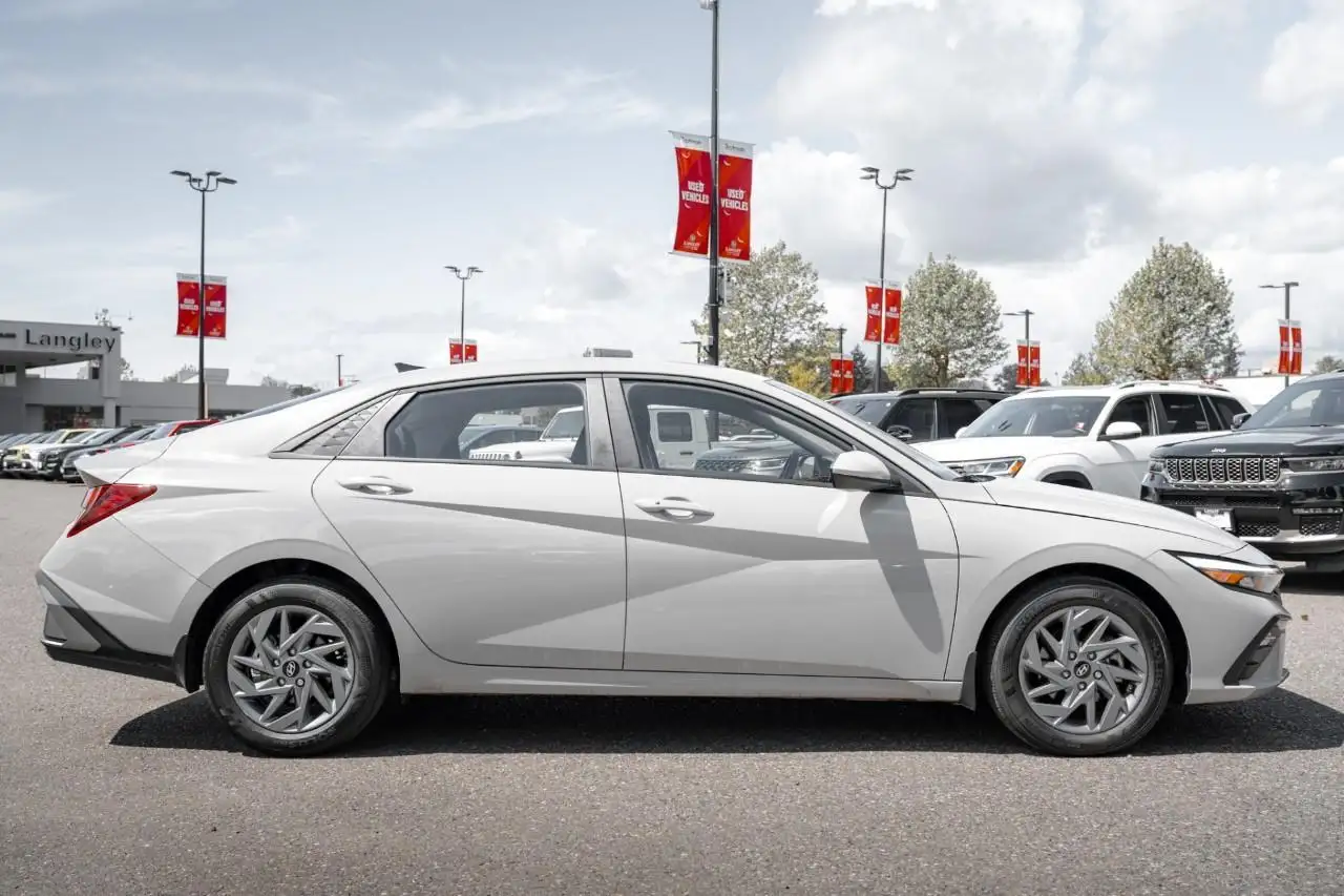 Hyundai ELANTRA снимка Hyundai ELANTRA