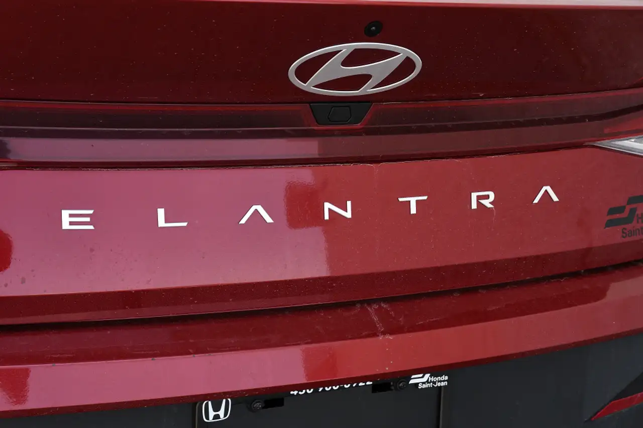 Hyundai ELANTRA снимка Hyundai ELANTRA