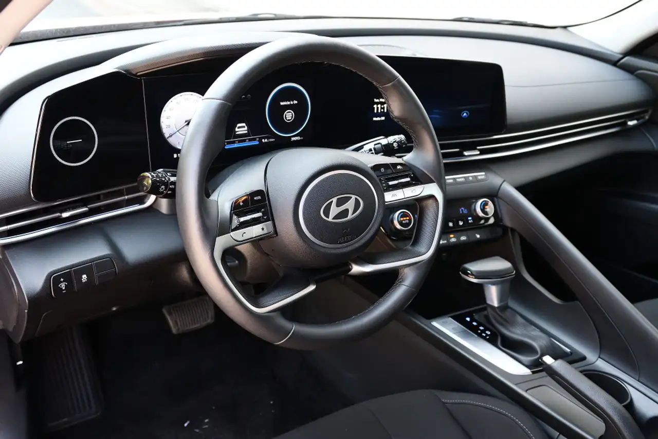 Hyundai ELANTRA снимка Hyundai ELANTRA