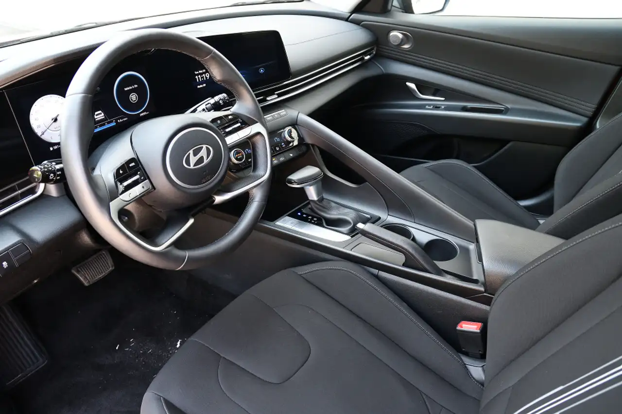 Hyundai ELANTRA снимка Hyundai ELANTRA