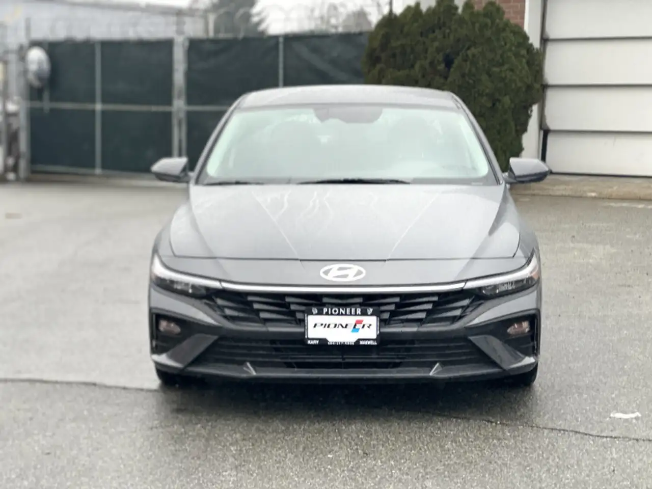 Hyundai ELANTRA photo Hyundai ELANTRA