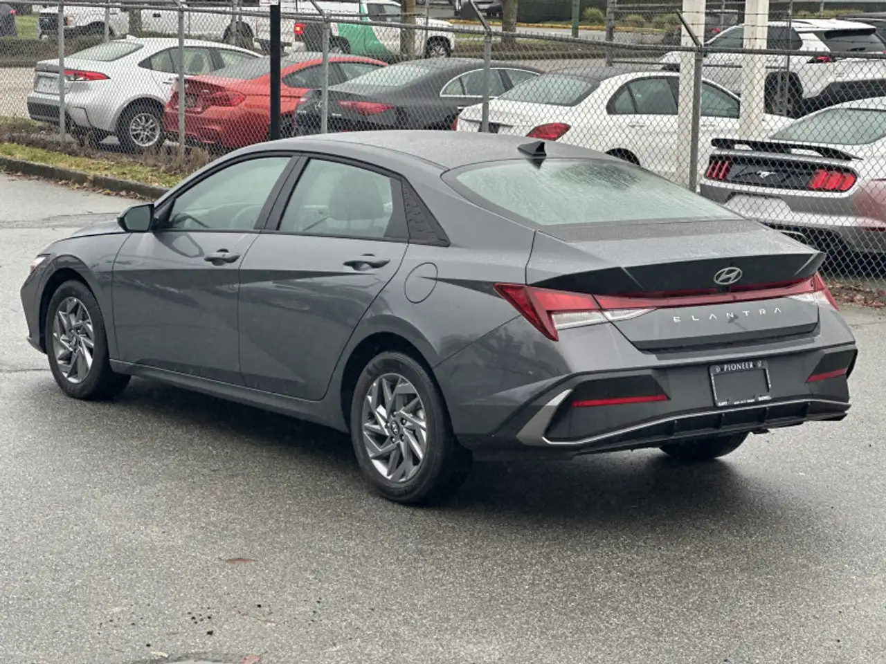 Hyundai ELANTRA photo Hyundai ELANTRA