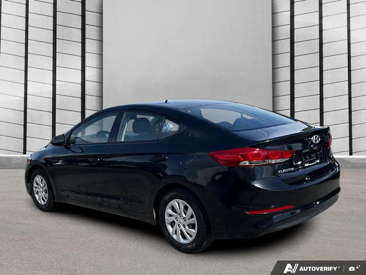 Hyundai ELANTRA photo Hyundai ELANTRA