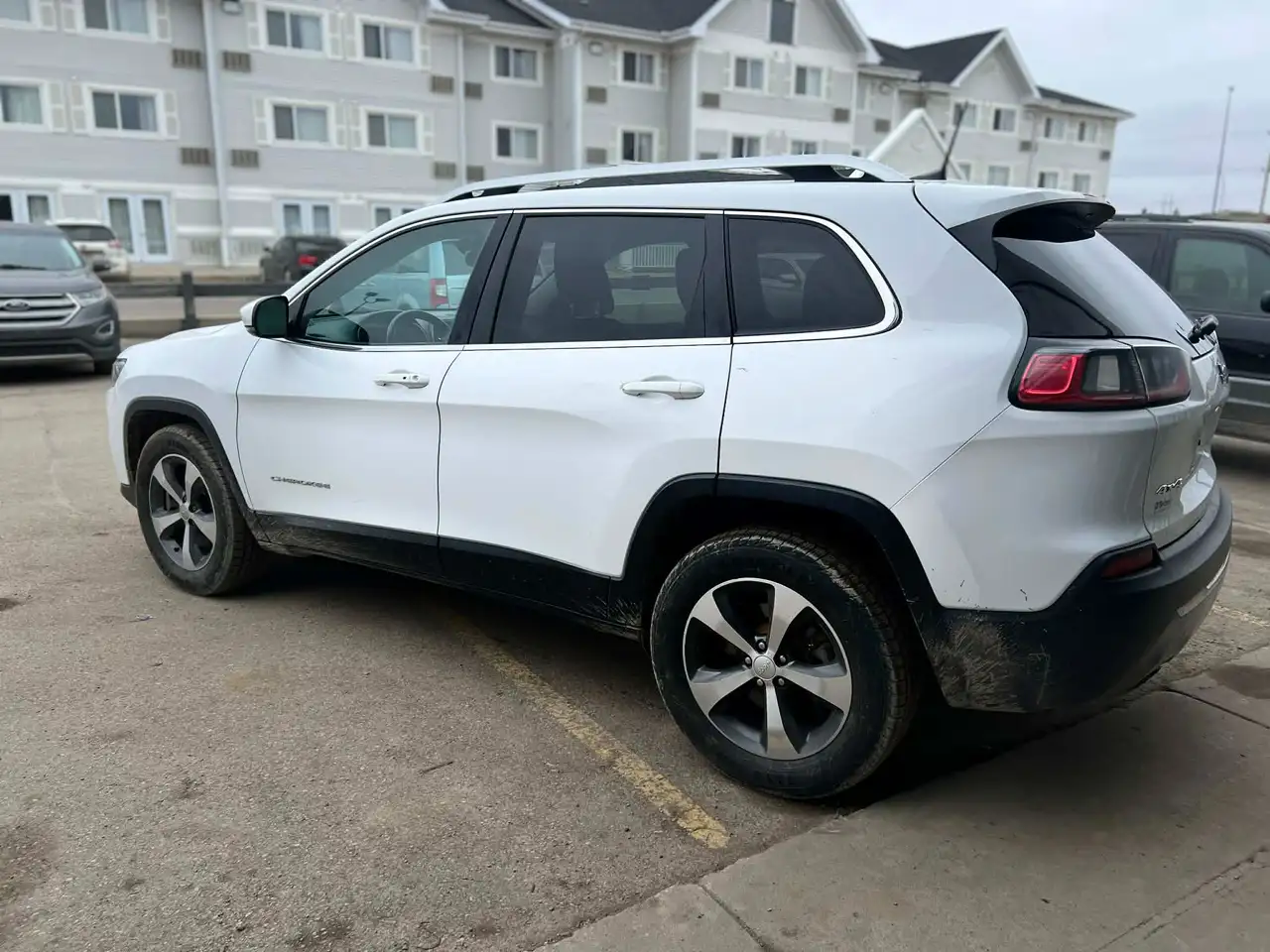 Jeep Cherokee снимка Jeep Cherokee