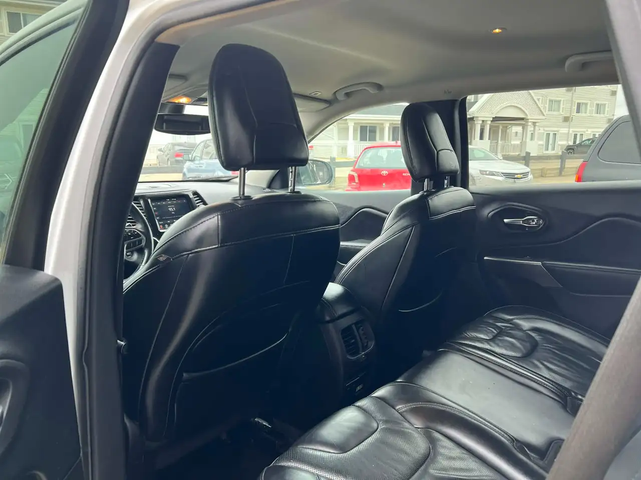 Jeep Cherokee снимка Jeep Cherokee