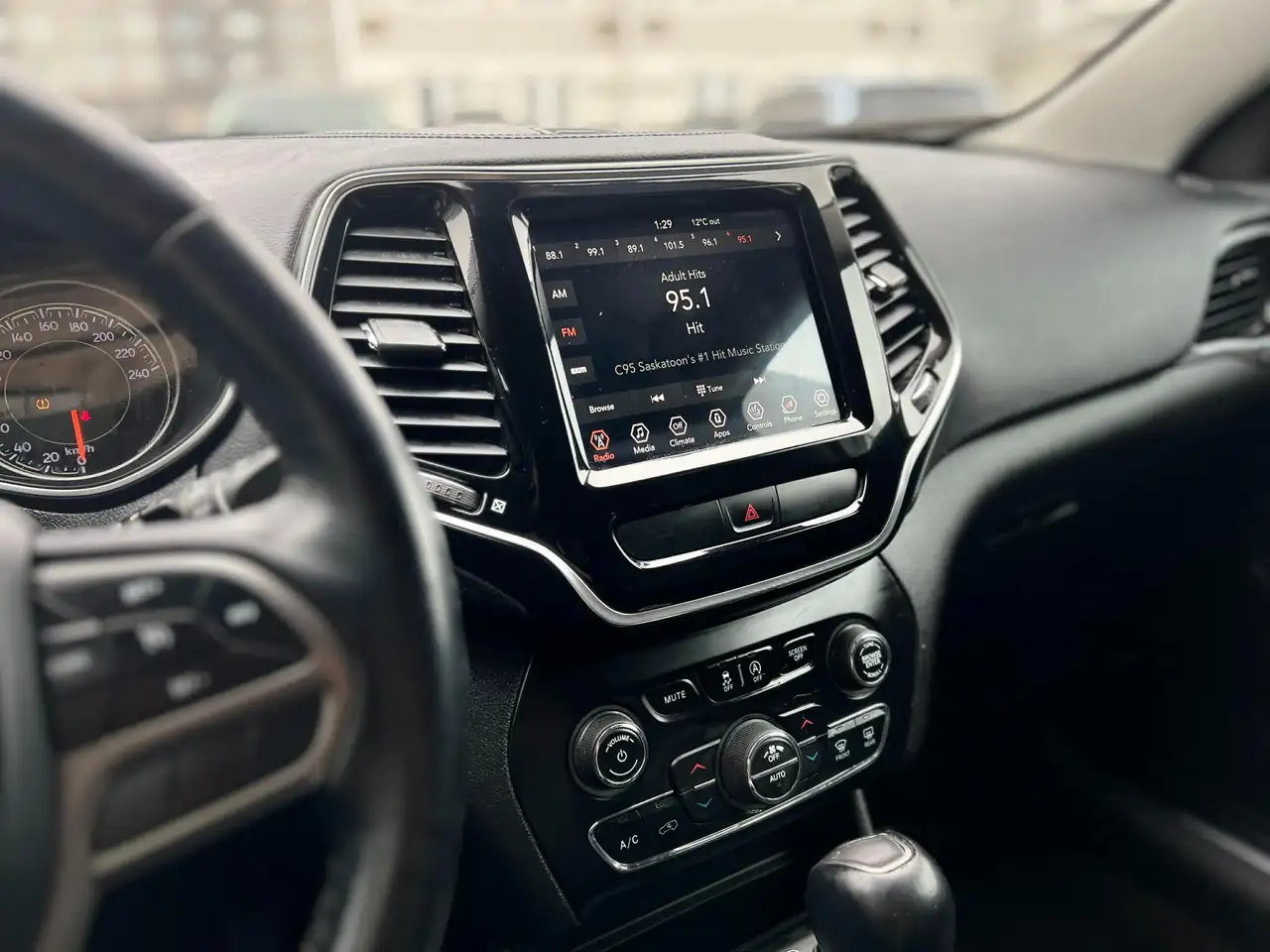 Jeep Cherokee снимка Jeep Cherokee